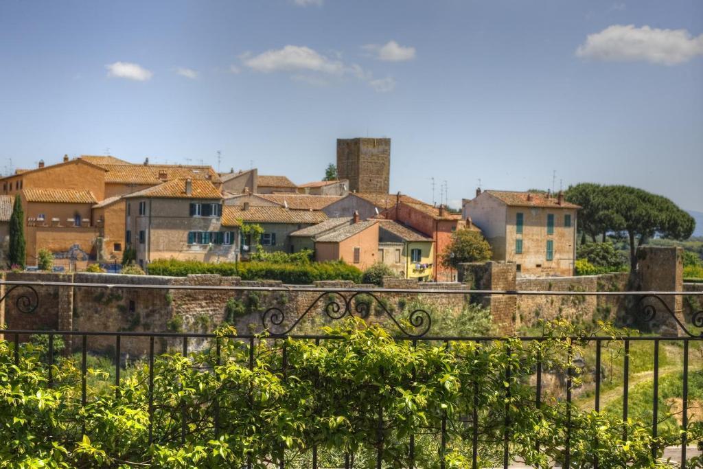 Hotel Tuscania Panoramico Exterior foto